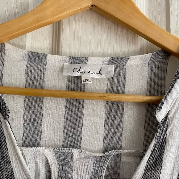 Chicwish loose fit tunic top gray white puff sleeve. V neck large/X-Large - Picture 8 of 8